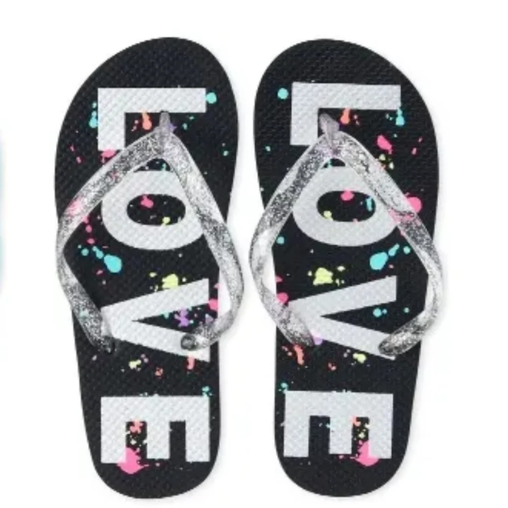 NWT TCP FLIP FLOPS, LOVE Design